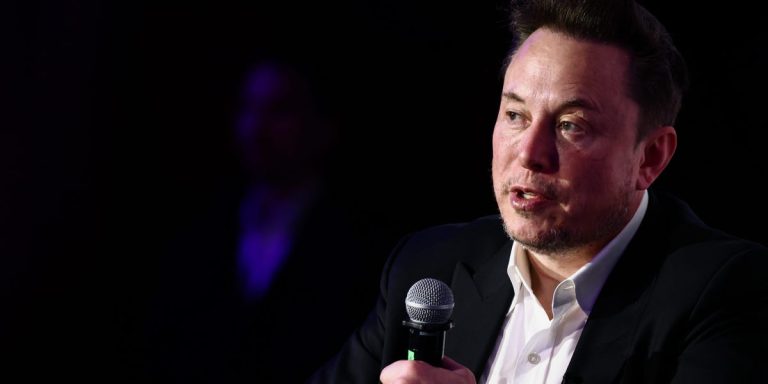 Elon Musk veut certainement que les gens sachent que c’est lui qui a nommé OpenAI