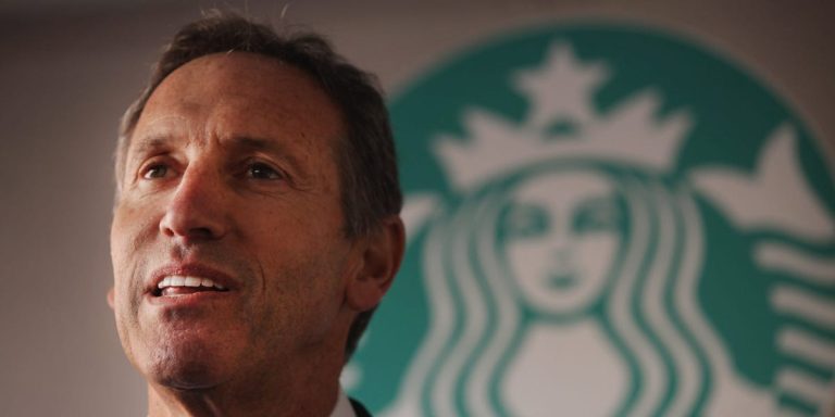 Howard Schultz de Starbucks parle de Steve Jobs qui lui crie dessus et souhaite qu'il ait déposé le latte dans un nouveau podcast