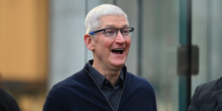 L'action Apple grimpe de 7 % pour atteindre un niveau record après un événement WWDC axé sur l'IA