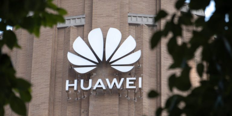 La montée en puissance de Huawei, le géant technologique chinois controversé qui rivalise avec Apple et est considéré comme une menace pour la sécurité nationale des États-Unis