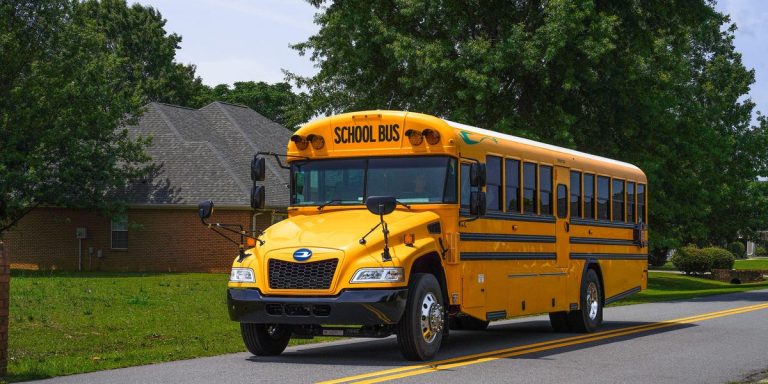 Le stock de véhicules électriques le plus performant cette année est un fabricant d’autobus scolaires