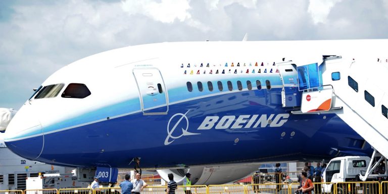 Les directeurs de la plus grande usine de Boeing « chiennent les mécaniciens » pour garder le silence sur les problèmes de sécurité, déclare un employé