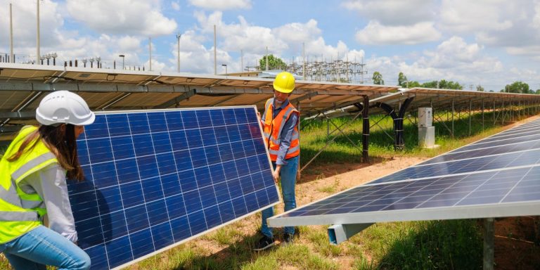 Les producteurs solaires américains pourraient enfin avoir une chance de se battre alors que les droits de douane entrent en vigueur sur les importations moins chères en provenance d'Asie