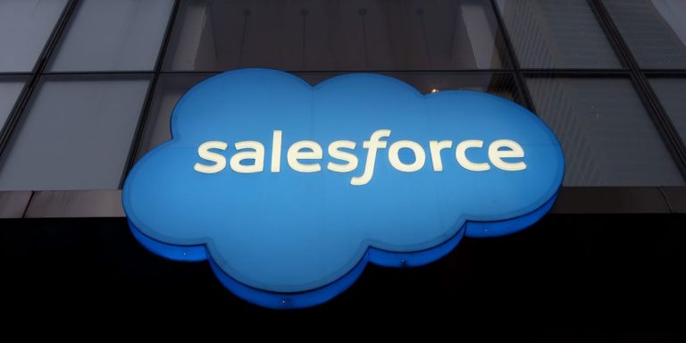 Salesforce plonge de 21 % après avoir signalé son premier manque à gagner depuis 2006