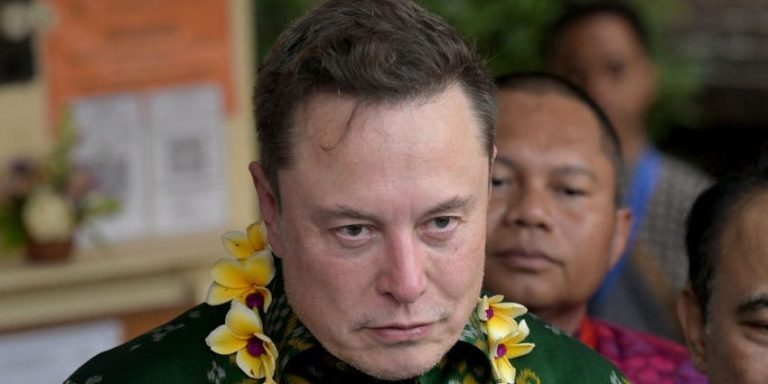 Une femme qui a rencontré Elon Musk en tant que stagiaire chez SpaceX dit avoir eu des relations sexuelles : rapport