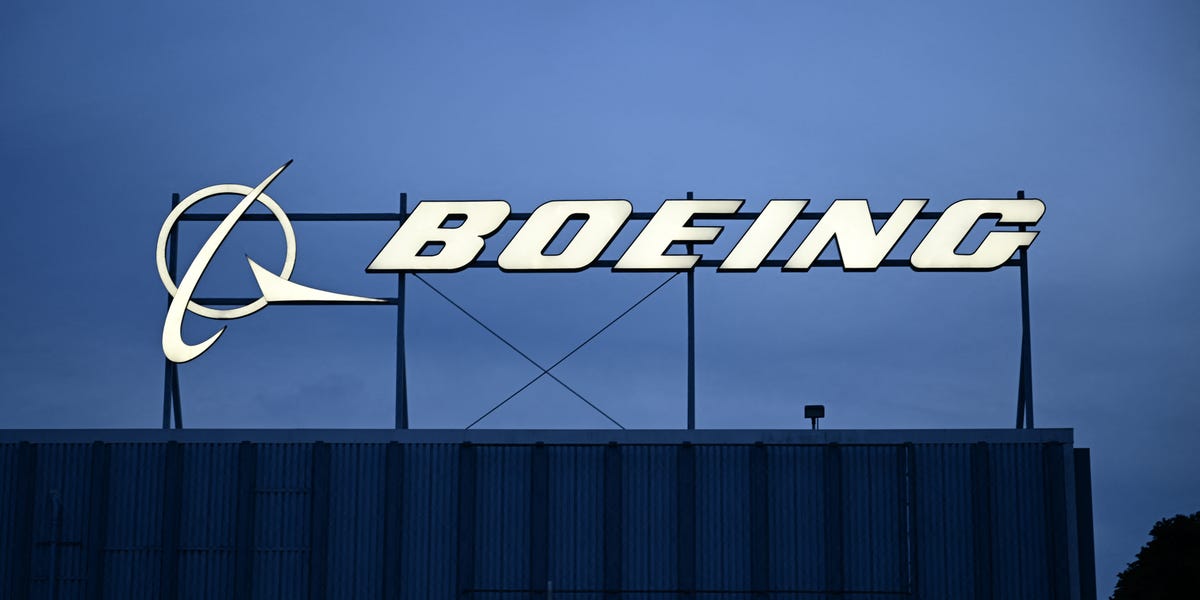 Boeing achète Spirit Aero – qui fabrique le bouchon de porte qui s'est envolé du vol d'Alaska Airlines – dans le cadre d'un accord de 4,7 milliards de dollars